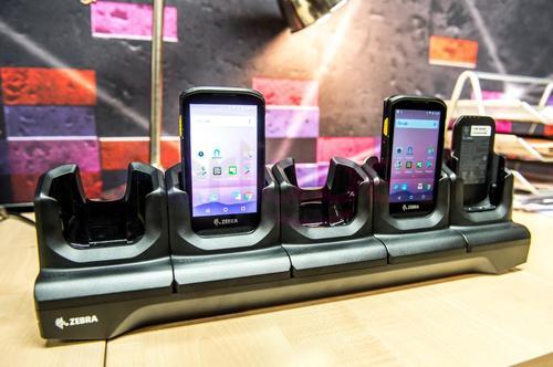 base-di-ricarica-per-zebra-tc20-5-slot-alimentatore-cavo-dc-ed-ac-non-inclusi-crd-tc2x-se5co-01