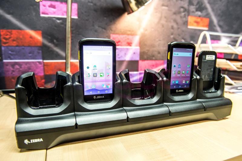 base di ricarica per zebra tc20, 5 slot - alimentatore, cavo dc ed ac non inclusi