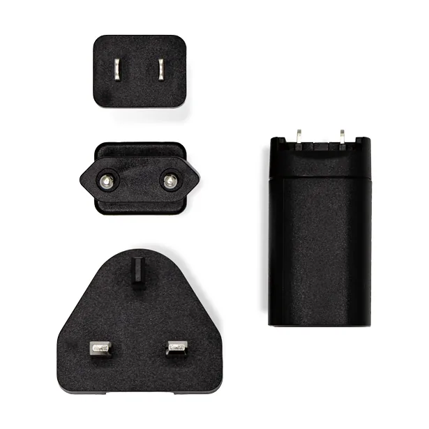 Alimentatore USB Newland a ricarica rapida con spine EU/UK/US per terminali MT, N7, NQuire 10 e basi Nwear (ADP710) - vista alimentatore con le tre spine