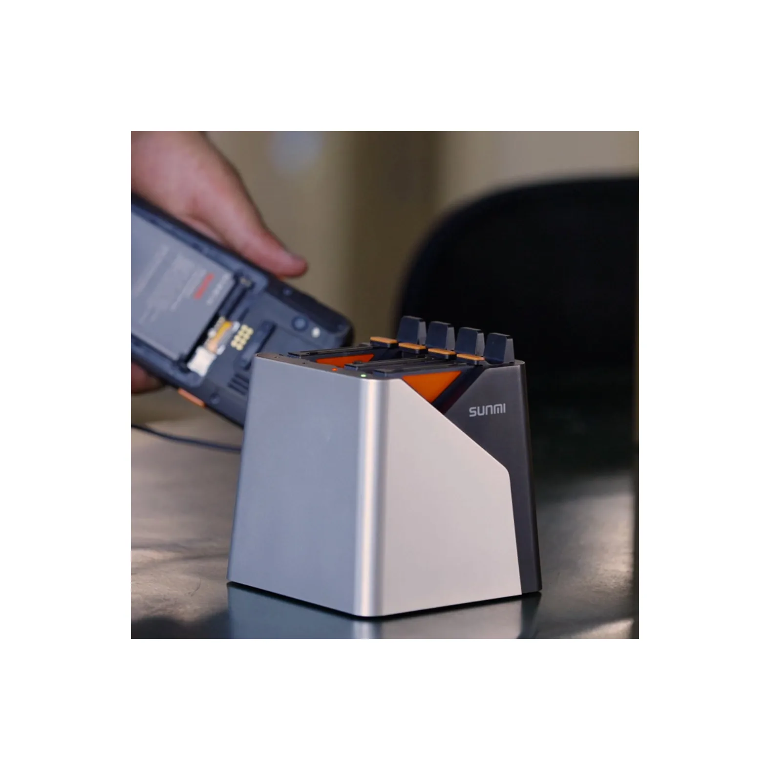 Caricabatterie Sunmi a 4 Posti per Batterie di SUNMI L2s PRO e L2H, alimentatore EU incluso (C14000092)