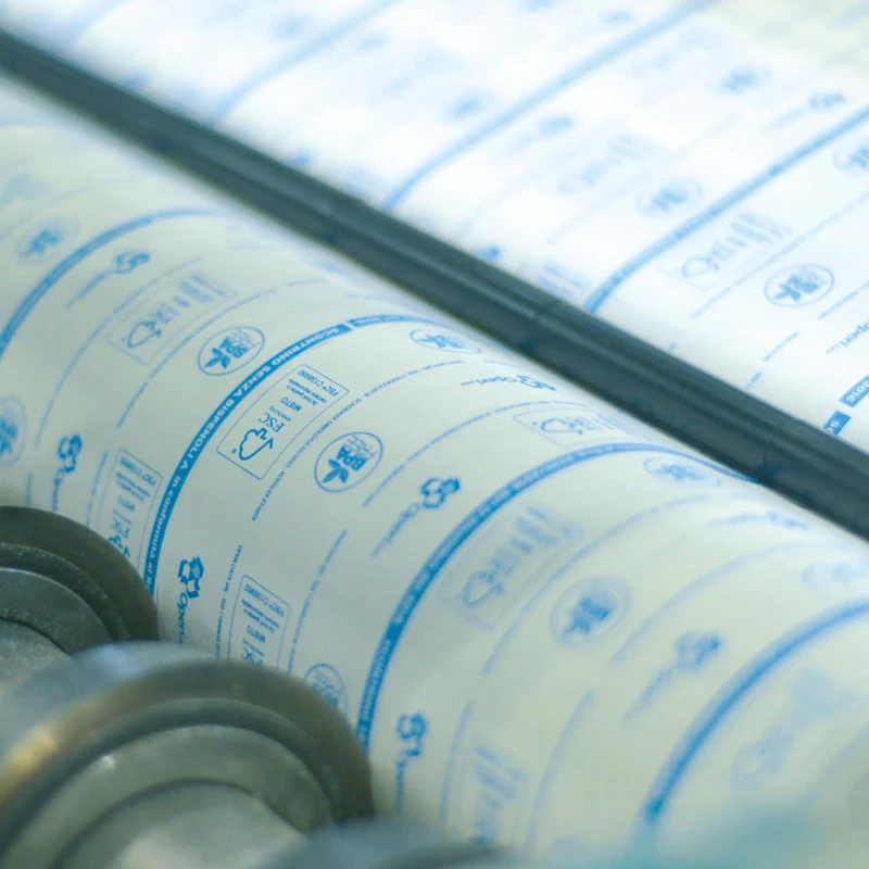 Rotoli di carta termica retrostampati in produzione